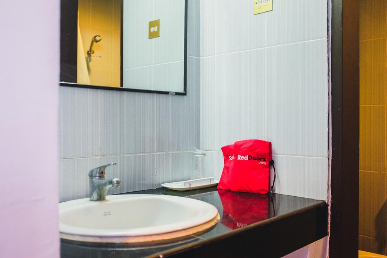 Reddoorz Plus Near Mall Ratu Indah 2 Makassar Exteriör bild